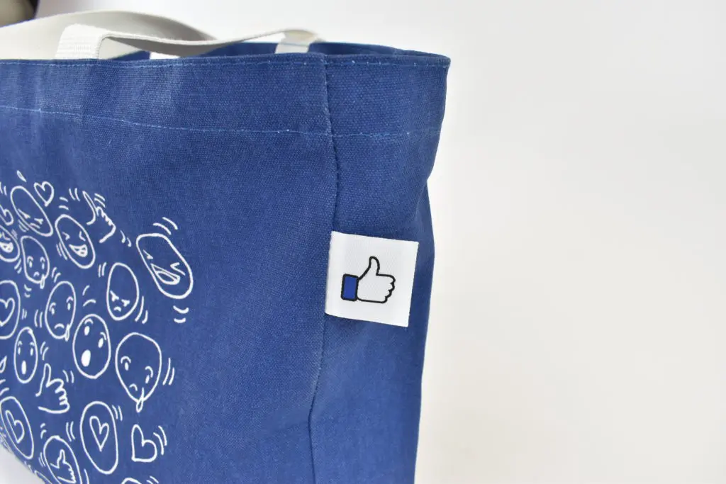 Large shopper with contrast handles
