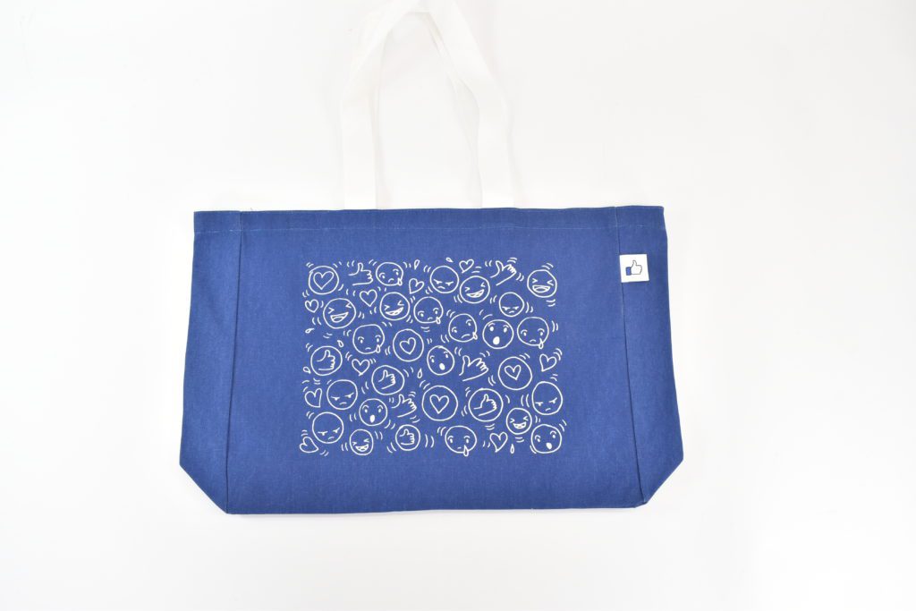 Large shopper with contrast handles