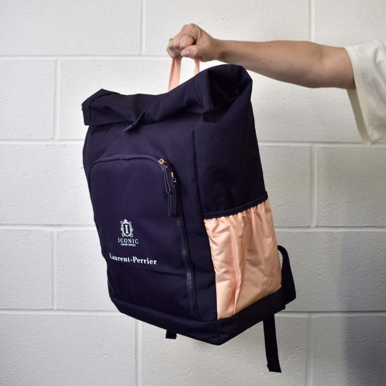 navy blue picnic bag with pink side pocket